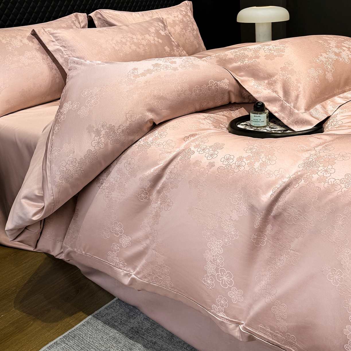 91家纺网 家纺一手货源 找家纺 奥汀洛家纺 2026春夏新款水洗冰丝亮丝提花四件套 蔷薇-粉