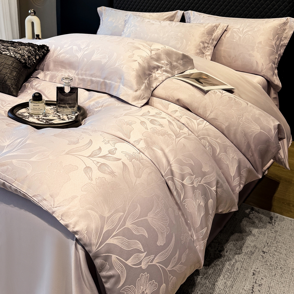 91家纺网 家纺一手货源 找家纺 奥汀洛家纺 2026春夏新款水洗冰丝亮丝提花四件套 百合-紫