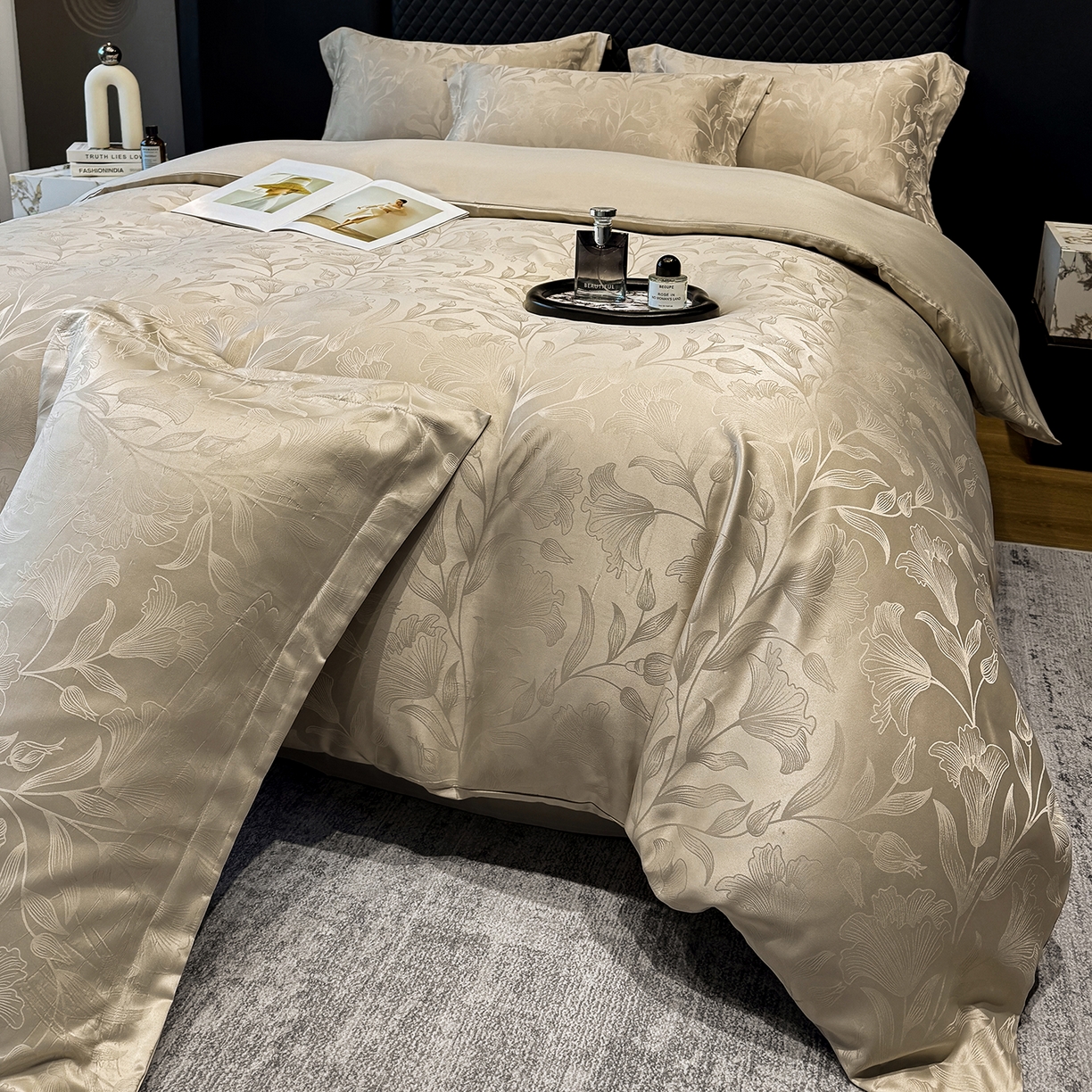 91家纺网 家纺一手货源 找家纺 奥汀洛家纺 2026春夏新款水洗冰丝亮丝提花四件套 百合-驼