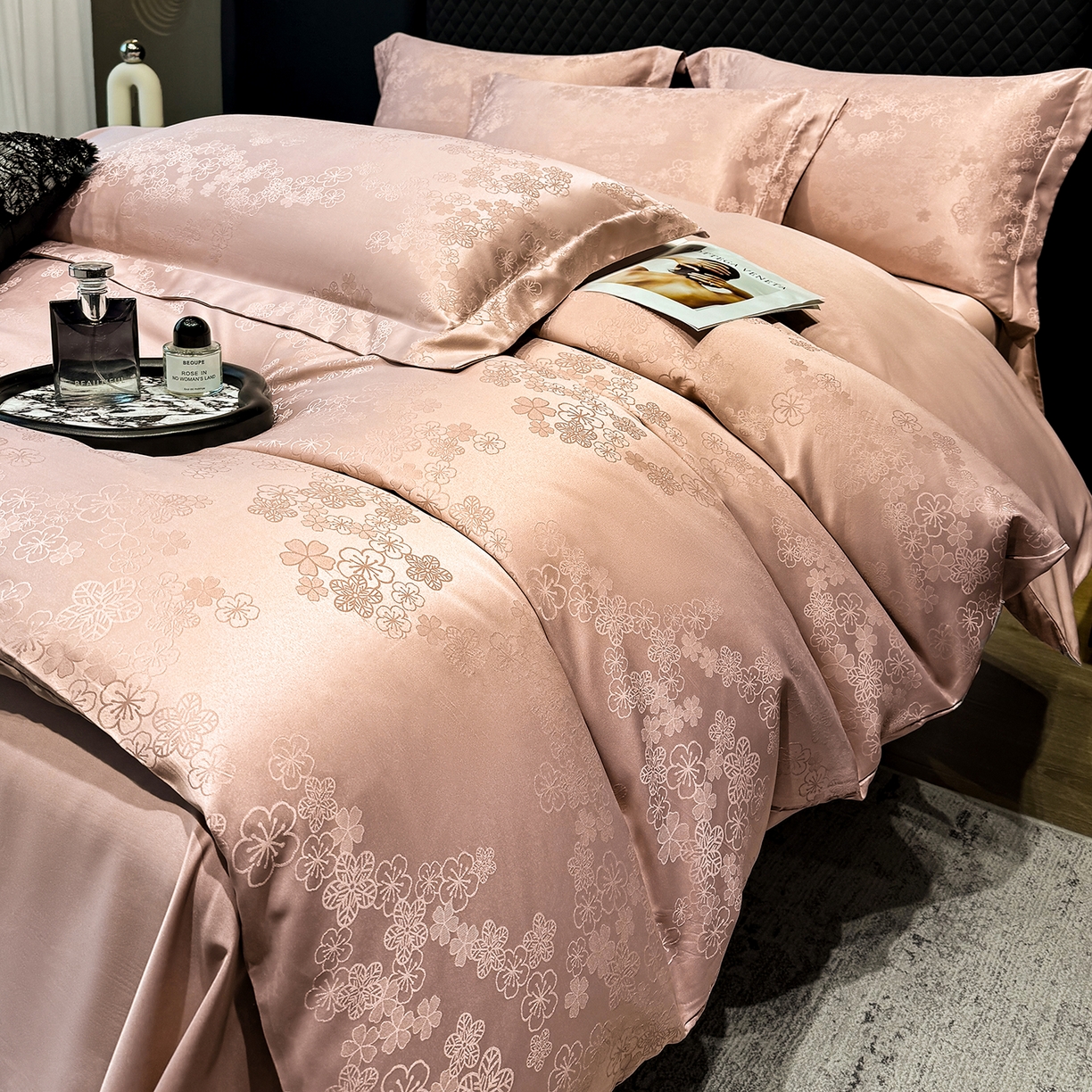 91家纺网 家纺一手货源 找家纺 奥汀洛家纺 2026春夏新款水洗冰丝亮丝提花四件套 蔷薇-粉