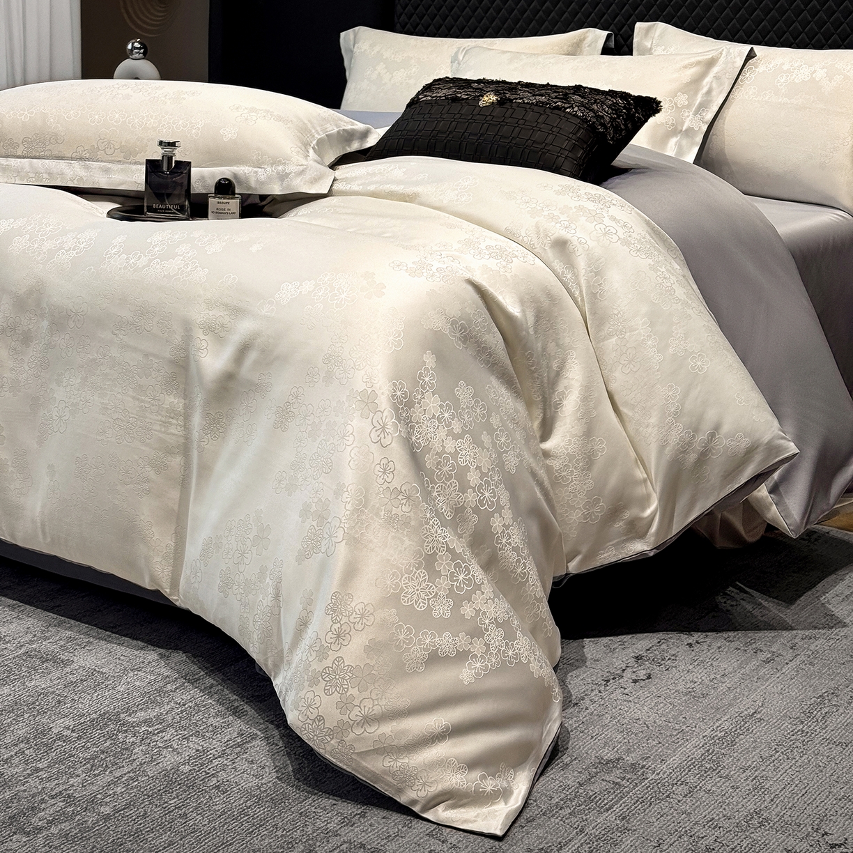 91家纺网 家纺一手货源 找家纺 奥汀洛家纺 2026春夏新款水洗冰丝亮丝提花四件套 蔷薇-白