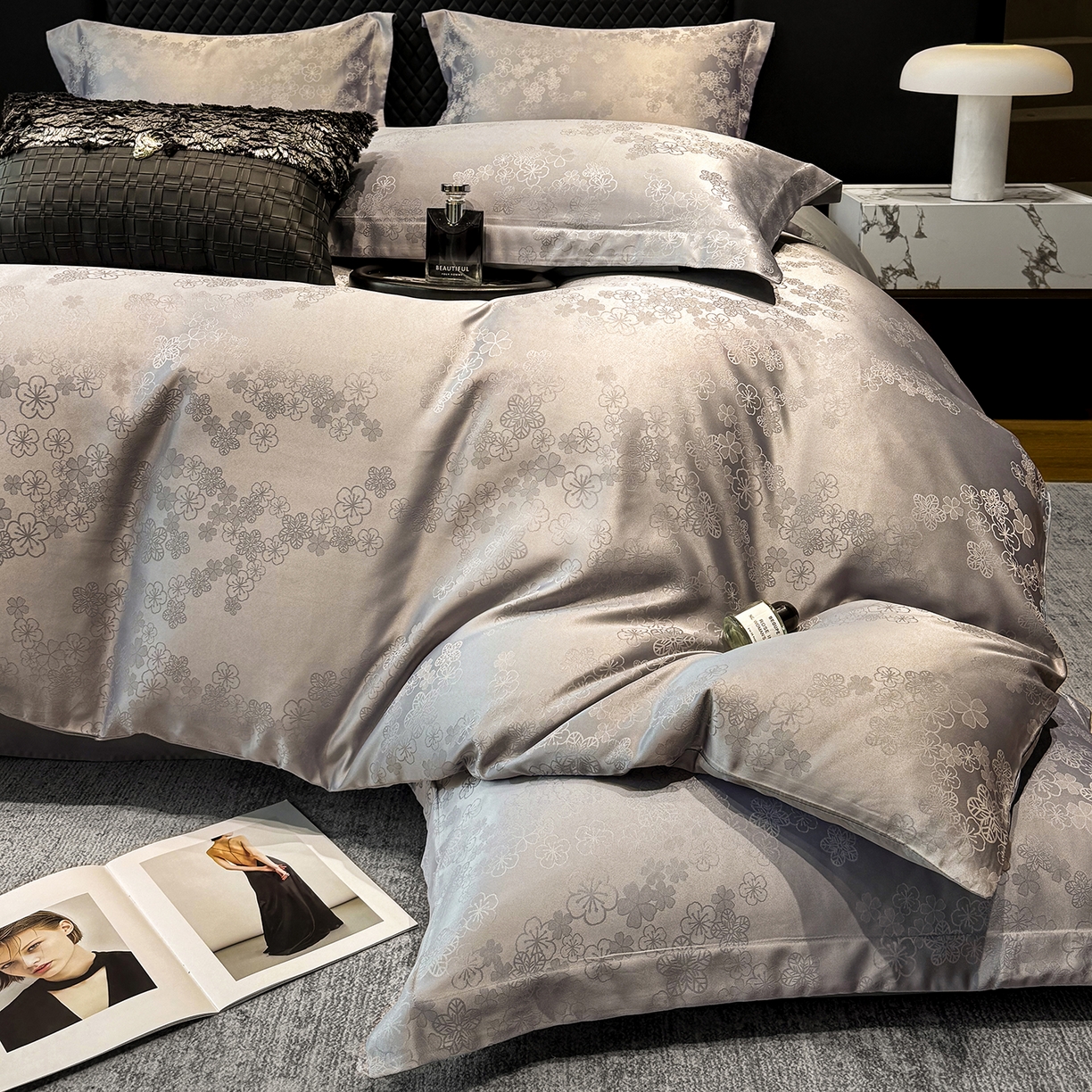 91家纺网 家纺一手货源 找家纺 奥汀洛家纺 2026春夏新款水洗冰丝亮丝提花四件套 蔷薇-灰