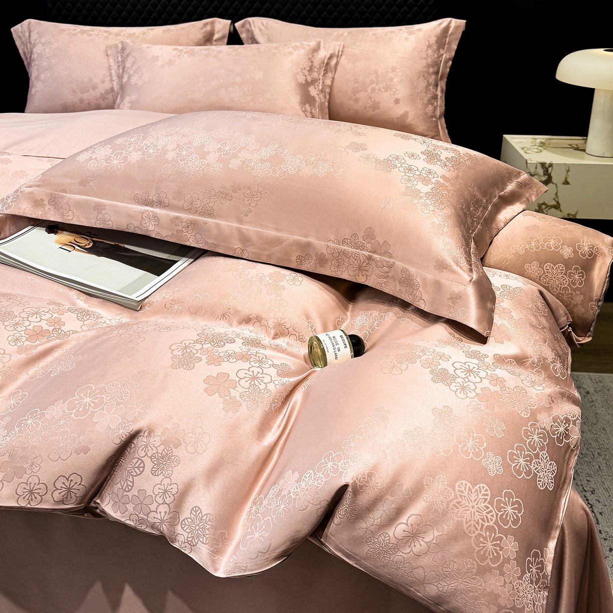 91家纺网 家纺一手货源 找家纺 奥汀洛家纺 2026春夏新款水洗冰丝亮丝提花四件套 蔷薇-粉