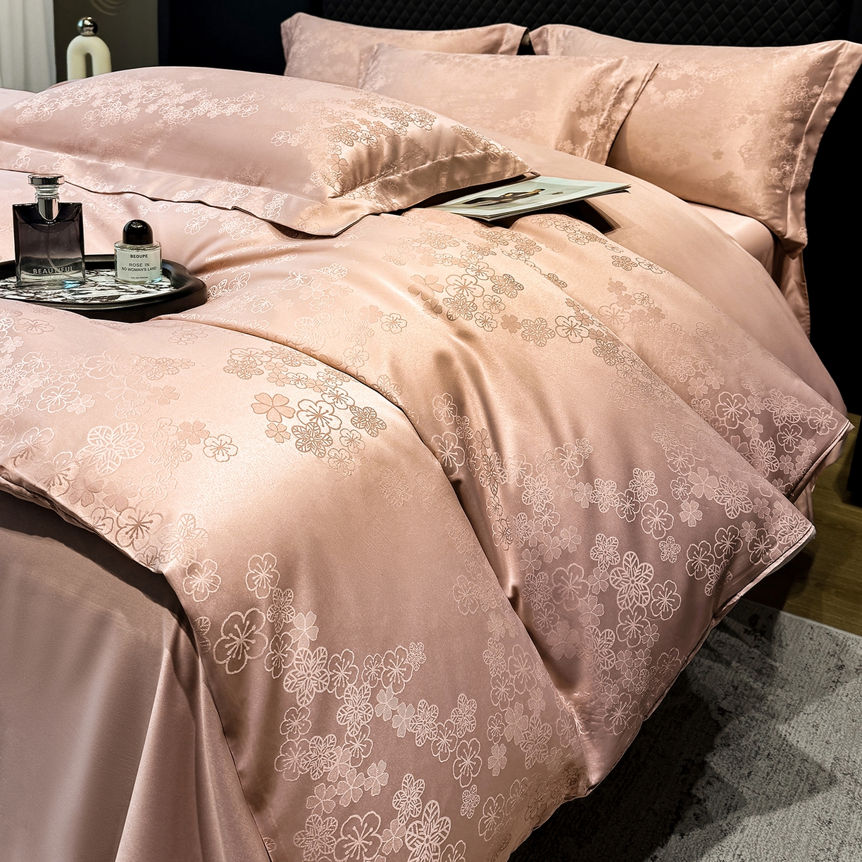 91家纺网 家纺一手货源 找家纺 奥汀洛家纺 2026春夏新款水洗冰丝亮丝提花四件套 蔷薇-粉