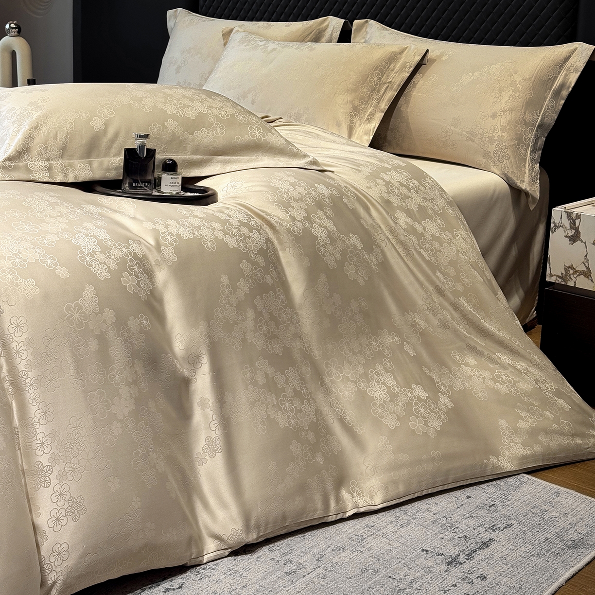 91家纺网 家纺一手货源 找家纺 奥汀洛家纺 2026春夏新款水洗冰丝亮丝提花四件套 蔷薇-驼