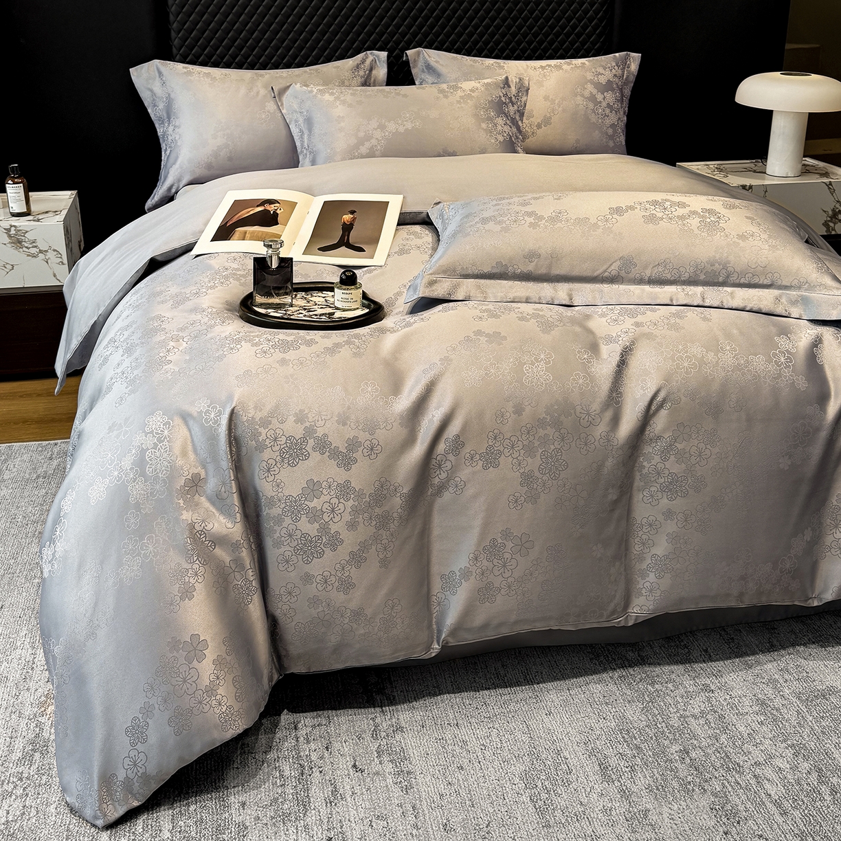 91家纺网 家纺一手货源 找家纺 奥汀洛家纺 2026春夏新款水洗冰丝亮丝提花四件套 蔷薇-灰