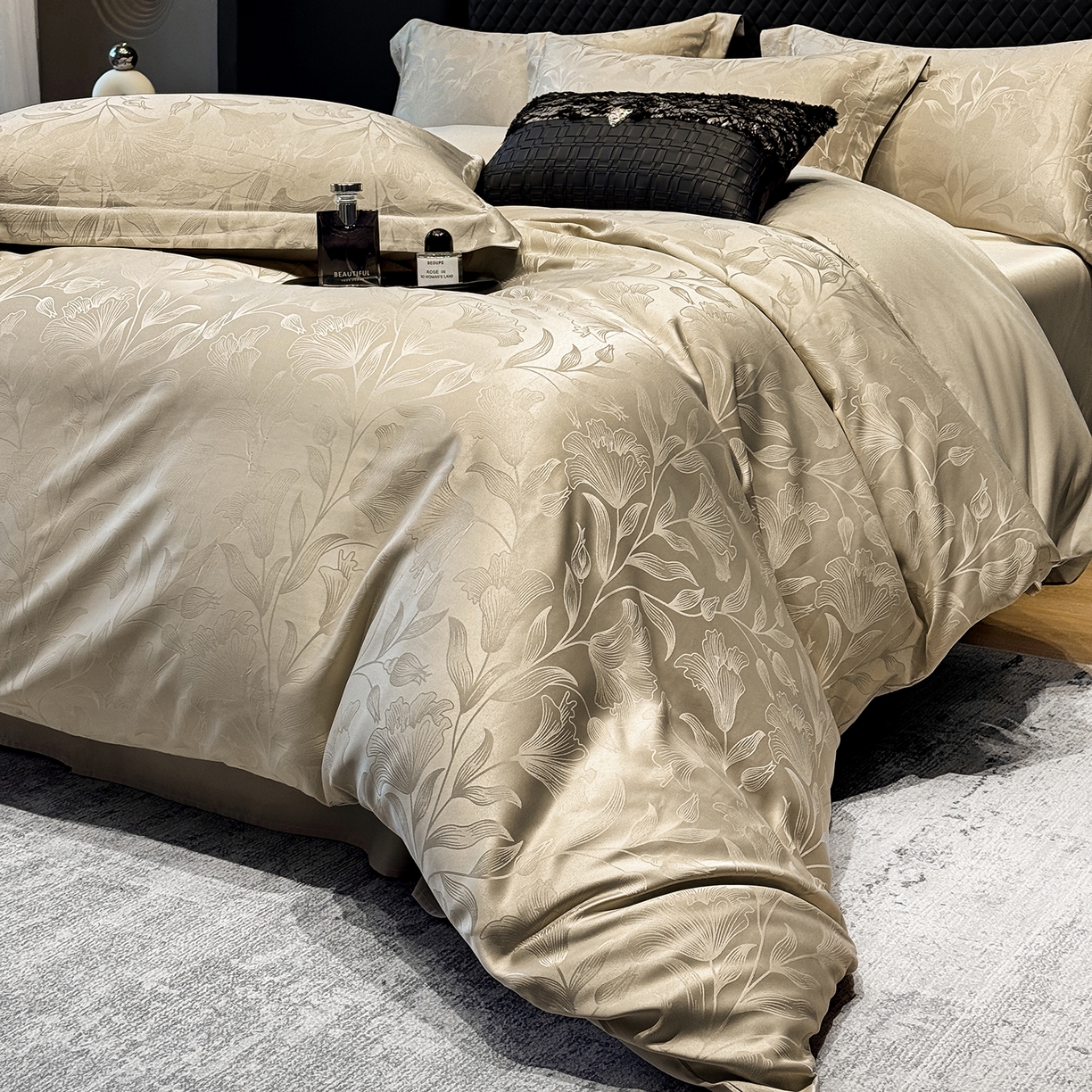 91家纺网 家纺一手货源 找家纺 奥汀洛家纺 2026春夏新款水洗冰丝亮丝提花四件套 百合-驼