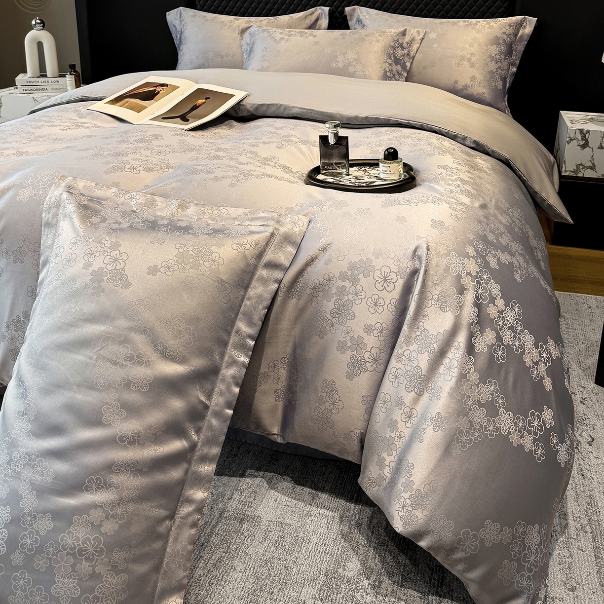 91家纺网 家纺一手货源 找家纺 奥汀洛家纺 2026春夏新款水洗冰丝亮丝提花四件套 蔷薇-灰