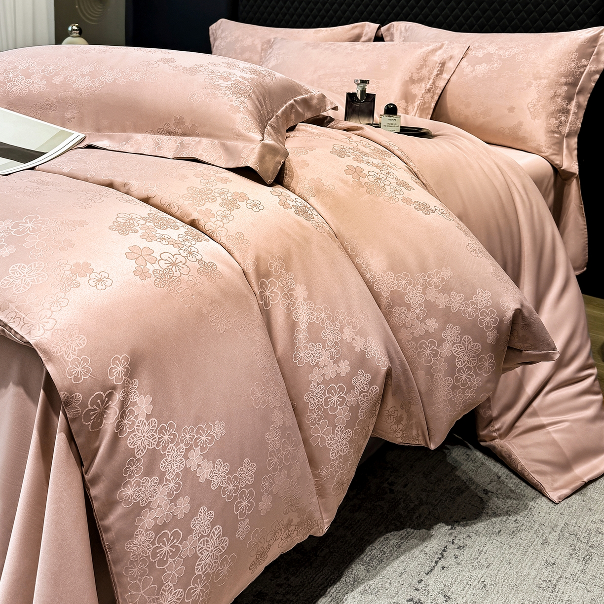 91家纺网 家纺一手货源 找家纺 奥汀洛家纺 2026春夏新款水洗冰丝亮丝提花四件套 蔷薇-粉