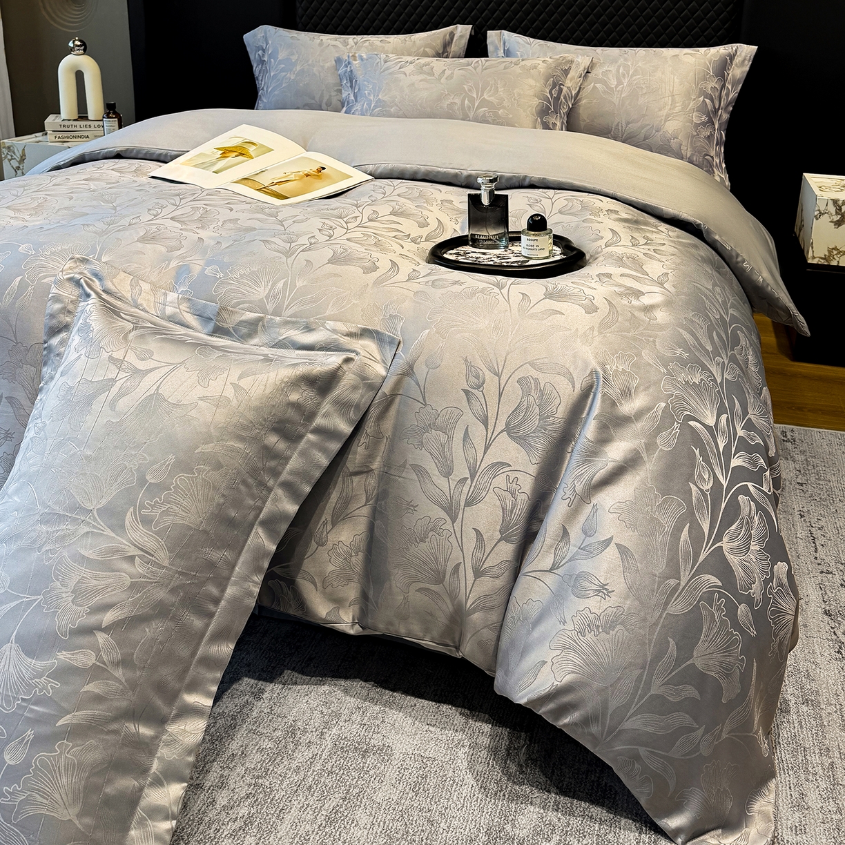 91家纺网 家纺一手货源 找家纺 奥汀洛家纺 2026春夏新款水洗冰丝亮丝提花四件套 百合-灰