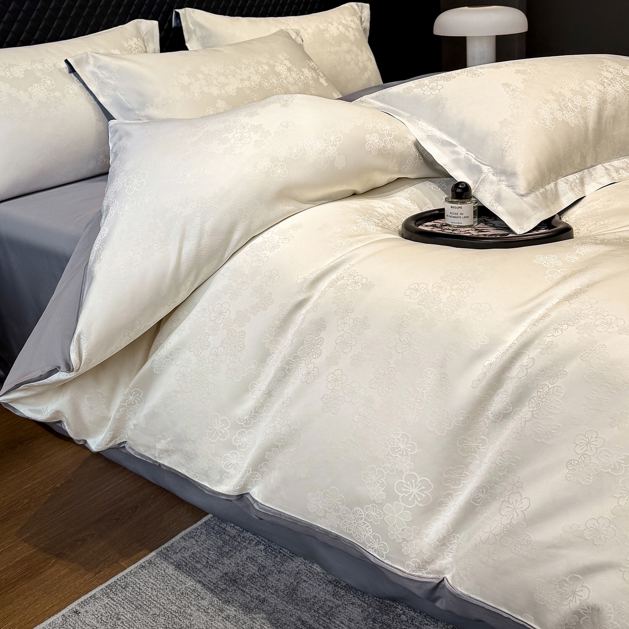 91家纺网 家纺一手货源 找家纺 奥汀洛家纺 2026春夏新款水洗冰丝亮丝提花四件套 蔷薇-白