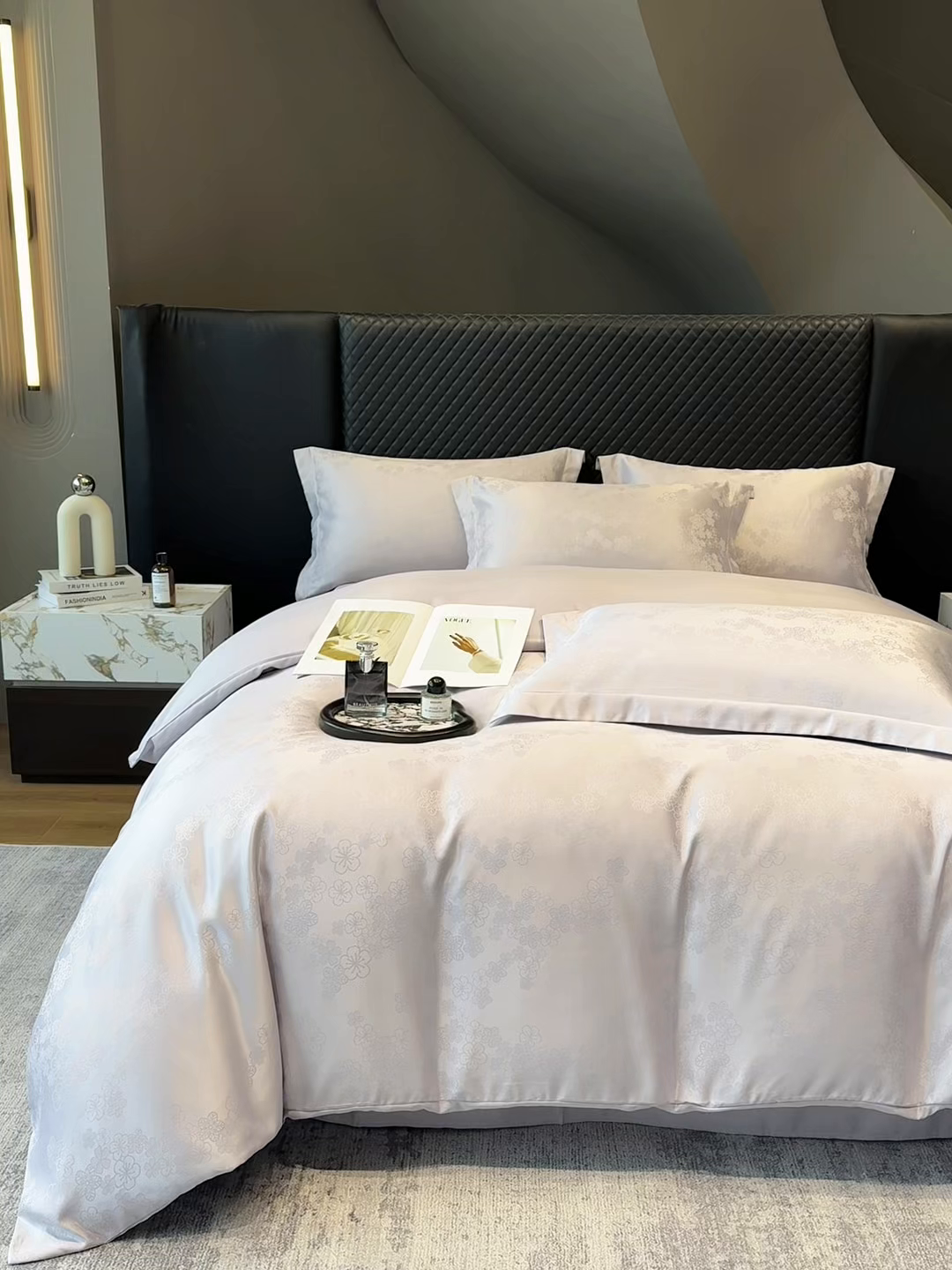 91家纺网 家纺一手货源 找家纺 奥汀洛家纺 2026春夏新款水洗冰丝亮丝提花四件套 蔷薇-灰