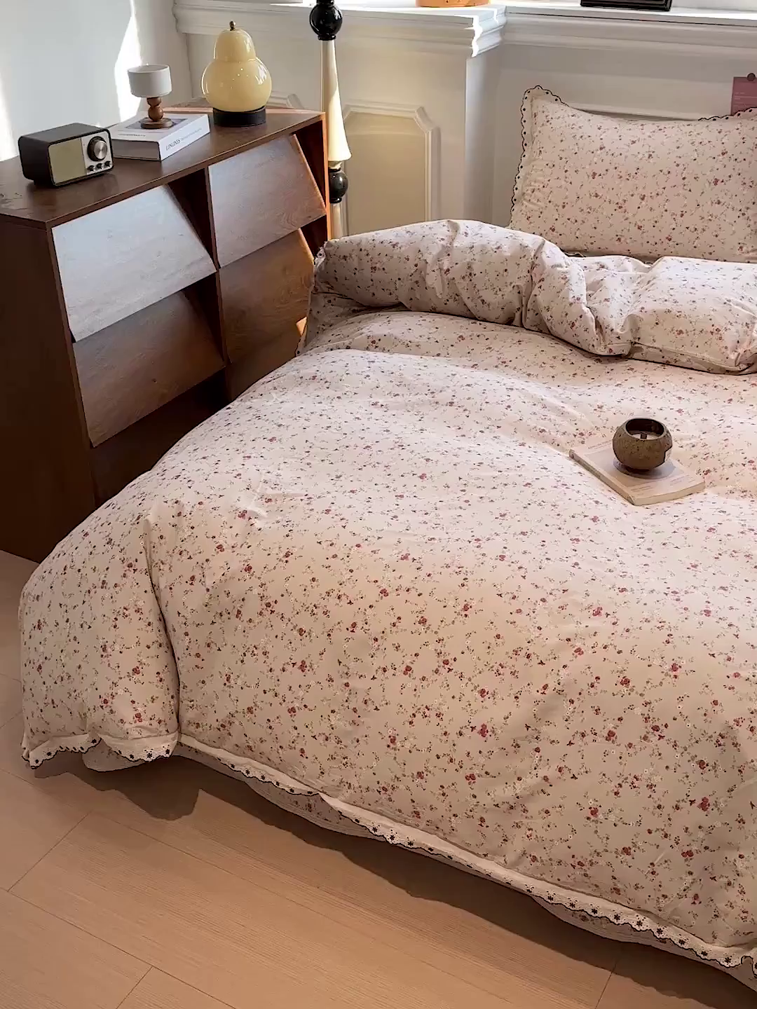 91家纺网 家纺一手货源 找家纺 橙子家居 2026新款纯棉法式复古蕾丝花边床盖四件套 花影