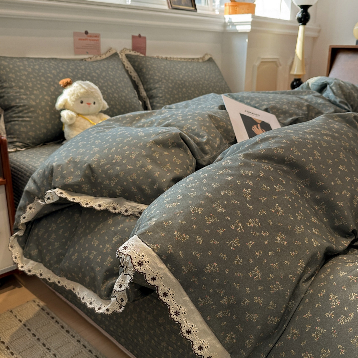 91家纺网 家纺一手货源 找家纺 橙子家居 2026新款纯棉法式复古蕾丝花边床盖四件套 墨影