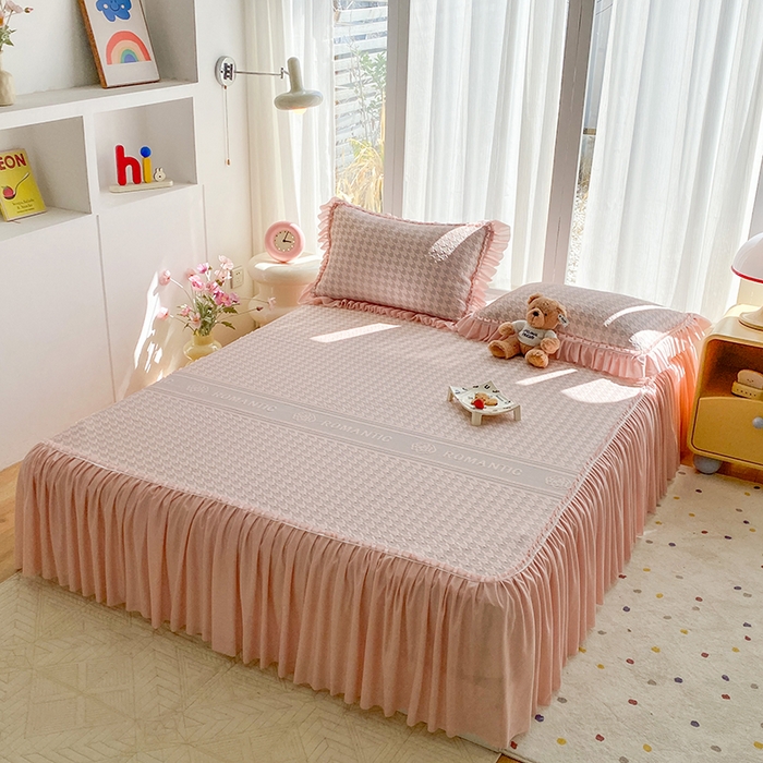 91家纺网 家纺一手货源 找家纺 七里香 2026新款千鸟阁凉豆豆3D冰豆豆床裙款凉席三件套 千鸟格-粉玉