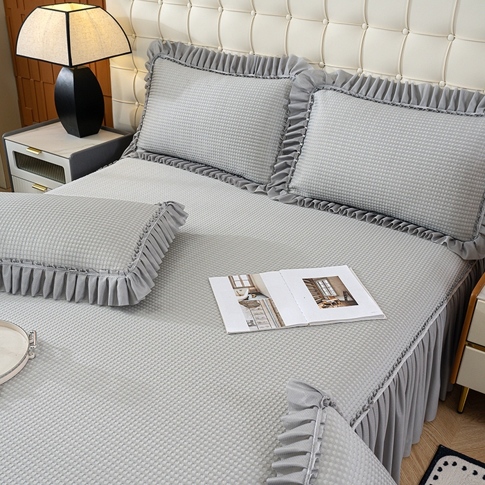 91家纺网 家纺一手货源 找家纺 七里香 2026新款千鸟阁凉豆豆3D冰豆豆床裙款凉席三件套 华夫格-浅灰