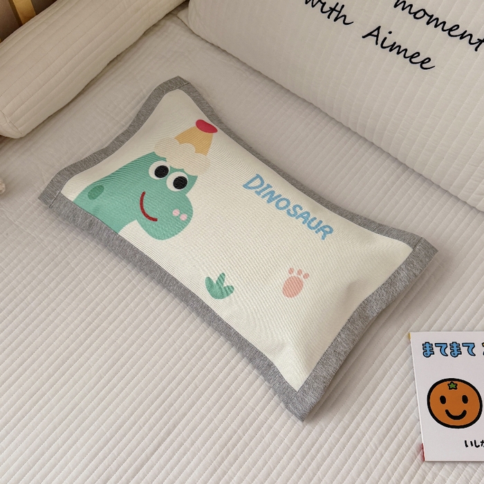 91家纺网 家纺一手货源 找家纺 萌宝家纺  2026新款900D加密儿童冰丝枕套夏季A类冰藤枕头 可爱恐龙-米白