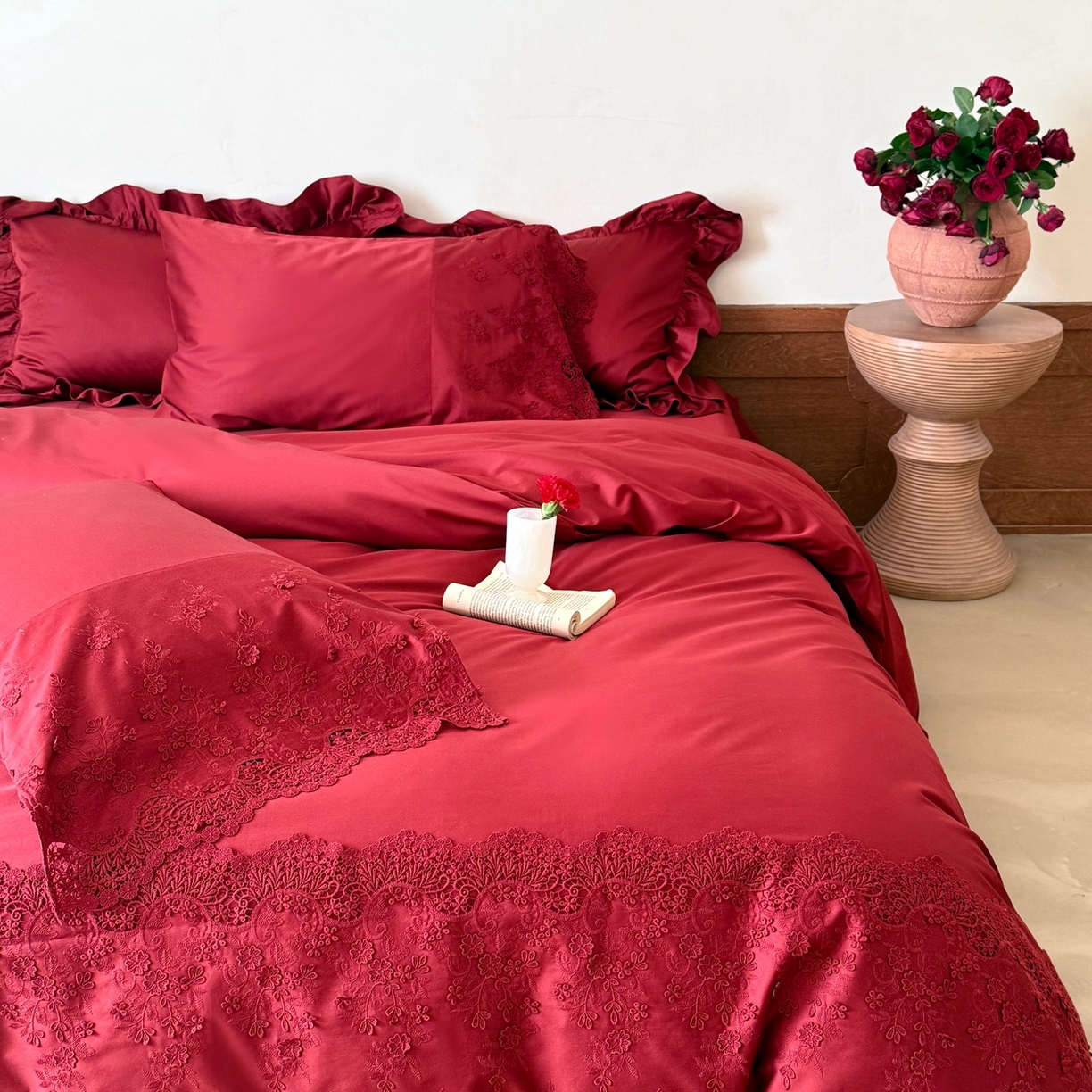 91家纺网 家纺一手货源 找家纺 佳汐蓝家纺 2025新款100支澳棉花边四件套-花拾光 花拾光-红色