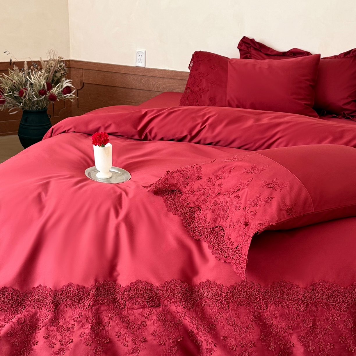 91家纺网 家纺一手货源 找家纺 佳汐蓝家纺 2025新款100支澳棉花边四件套-花拾光 花拾光-红色