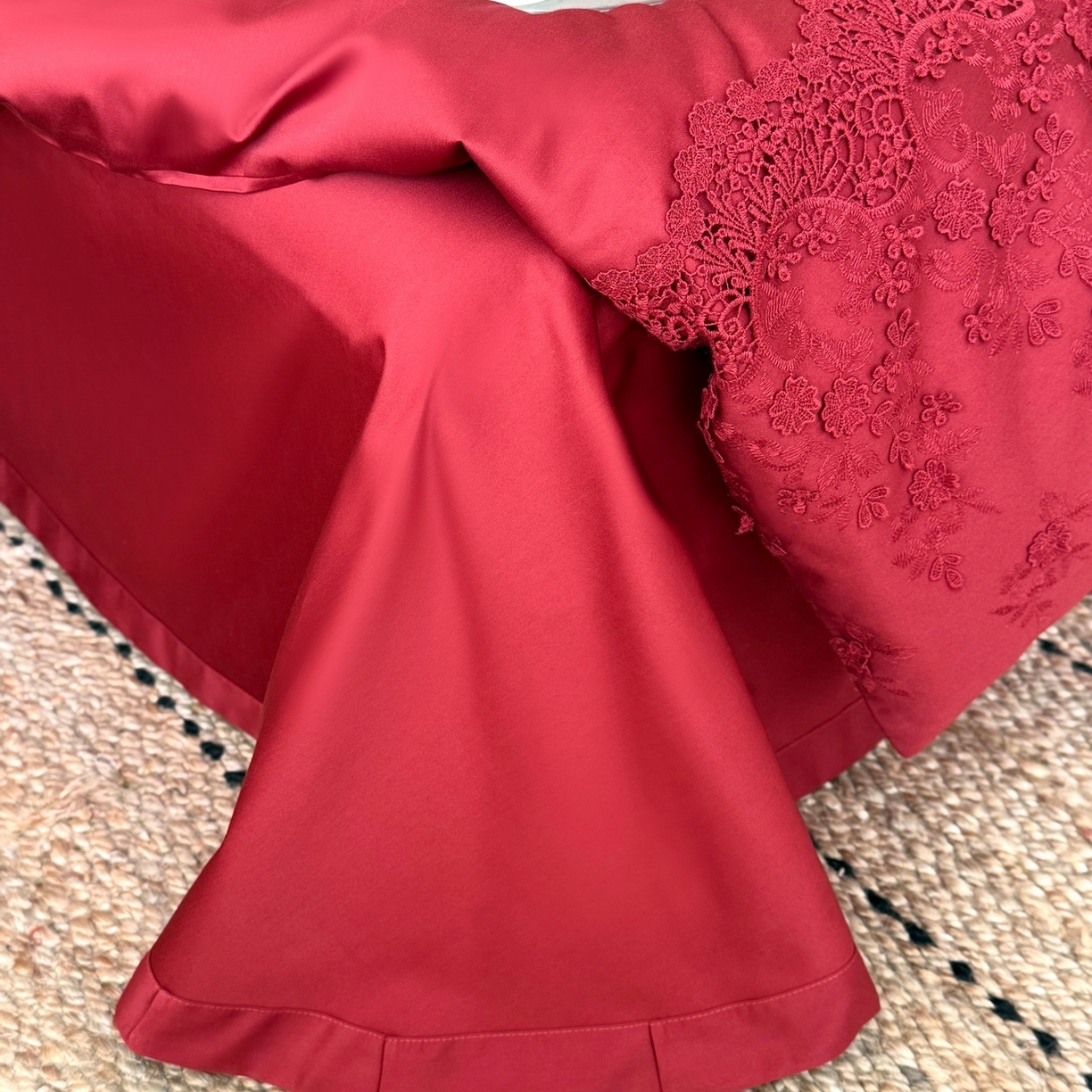 91家纺网 家纺一手货源 找家纺 佳汐蓝家纺 2025新款100支澳棉花边四件套-花拾光 花拾光-红色