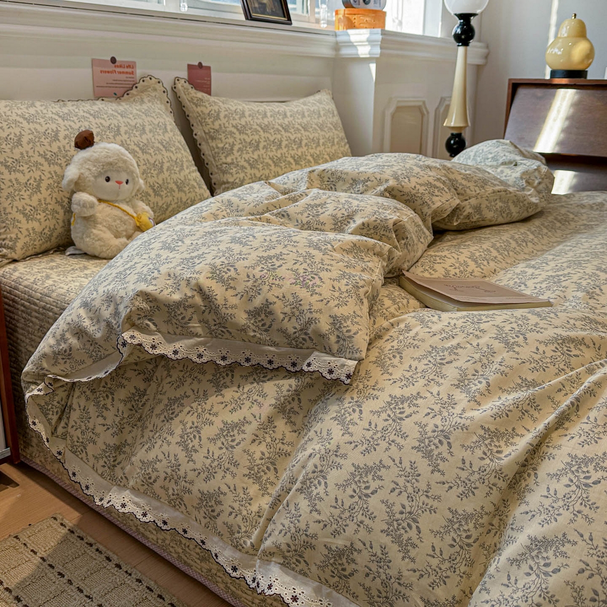 91家纺网 家纺一手货源 找家纺 橙子家居 2026新款纯棉法式复古蕾丝花边床盖四件套 枝蔓-浅灰