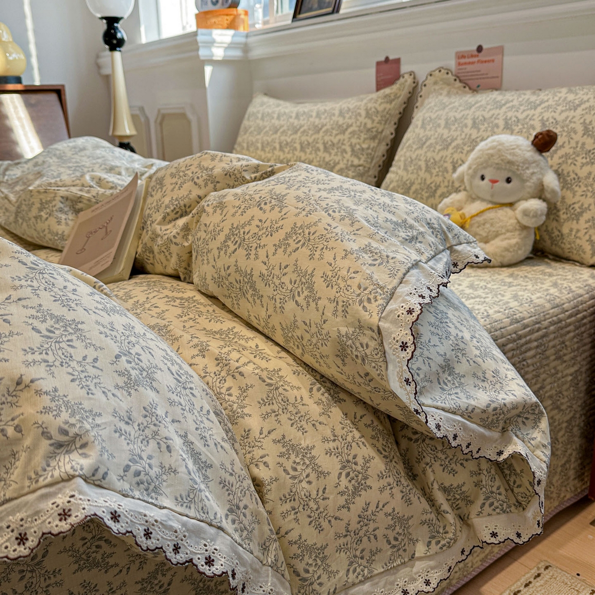 91家纺网 家纺一手货源 找家纺 橙子家居 2026新款纯棉法式复古蕾丝花边床盖四件套 枝蔓-浅灰