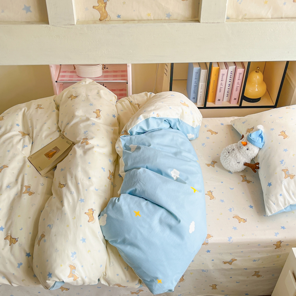 91家纺网 家纺一手货源 找家纺 简约家纺 2026新款全棉印花学生宿舍三件套系列 木马心愿