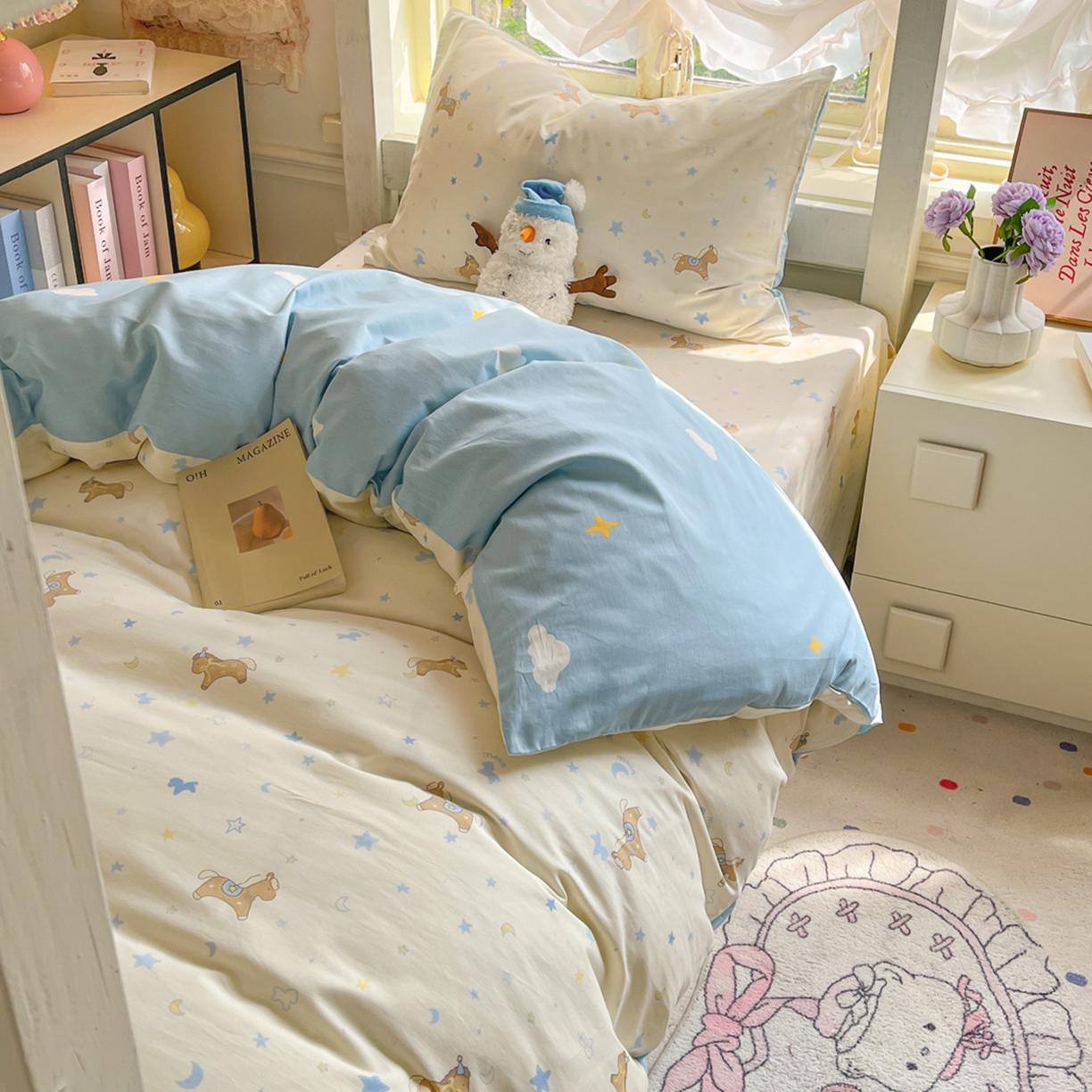 91家纺网 家纺一手货源 找家纺 简约家纺 2026新款全棉印花学生宿舍三件套系列 木马心愿