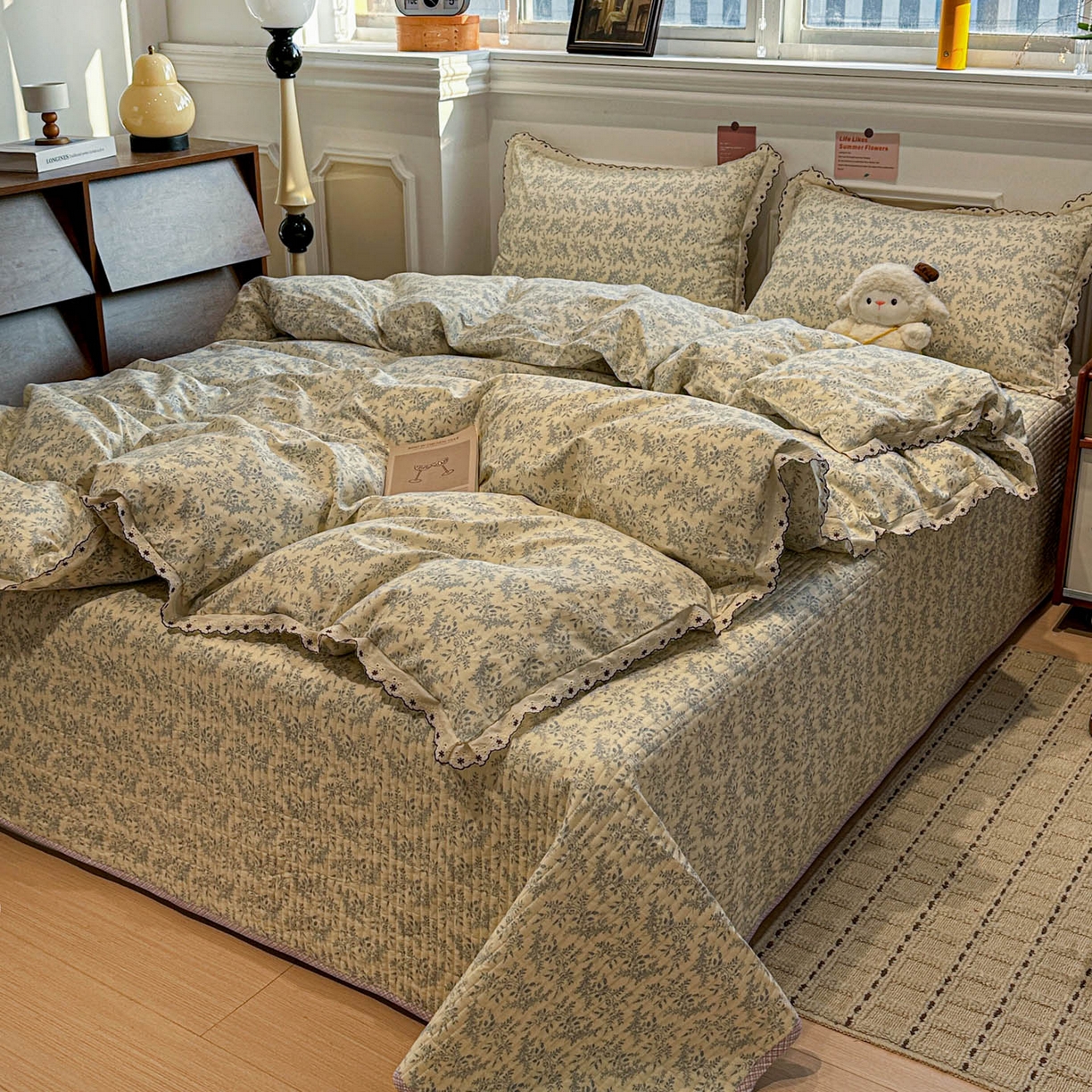 91家纺网 家纺一手货源 找家纺 橙子家居 2026新款纯棉法式复古蕾丝花边床盖四件套 枝蔓-浅蓝