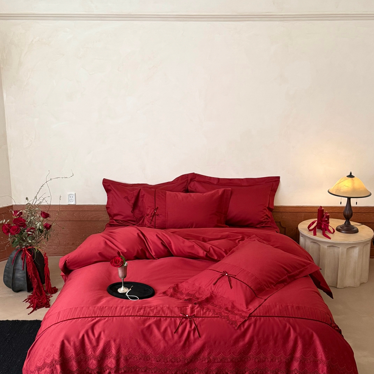 91家纺网 家纺一手货源 找家纺 佳汐蓝家纺 秋冬新品100支澳棉立体刺绣双层花边+打褶+蝴蝶结四件套--邂逅 红色