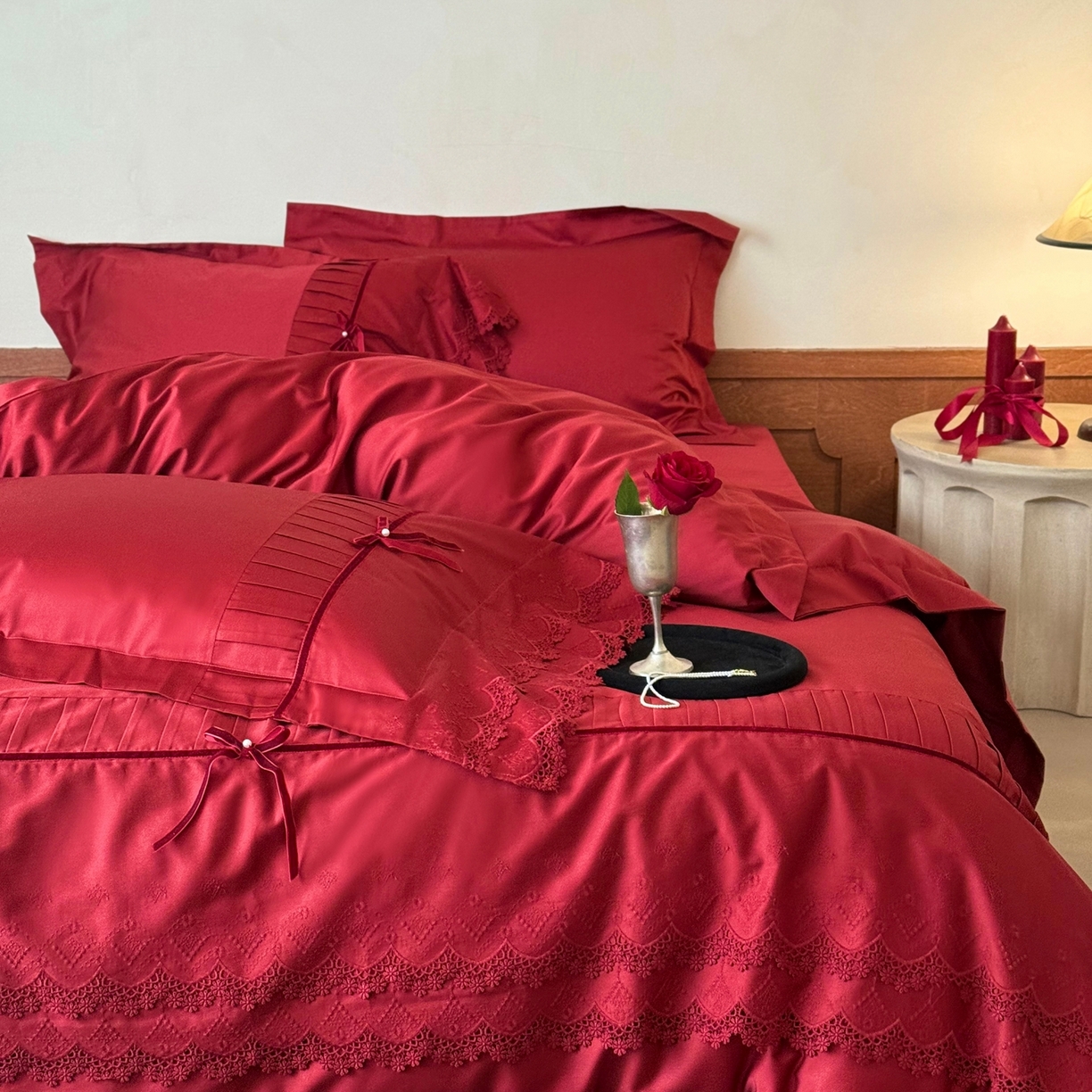 91家纺网 家纺一手货源 找家纺 佳汐蓝家纺 秋冬新品100支澳棉立体刺绣双层花边+打褶+蝴蝶结四件套--邂逅 红色