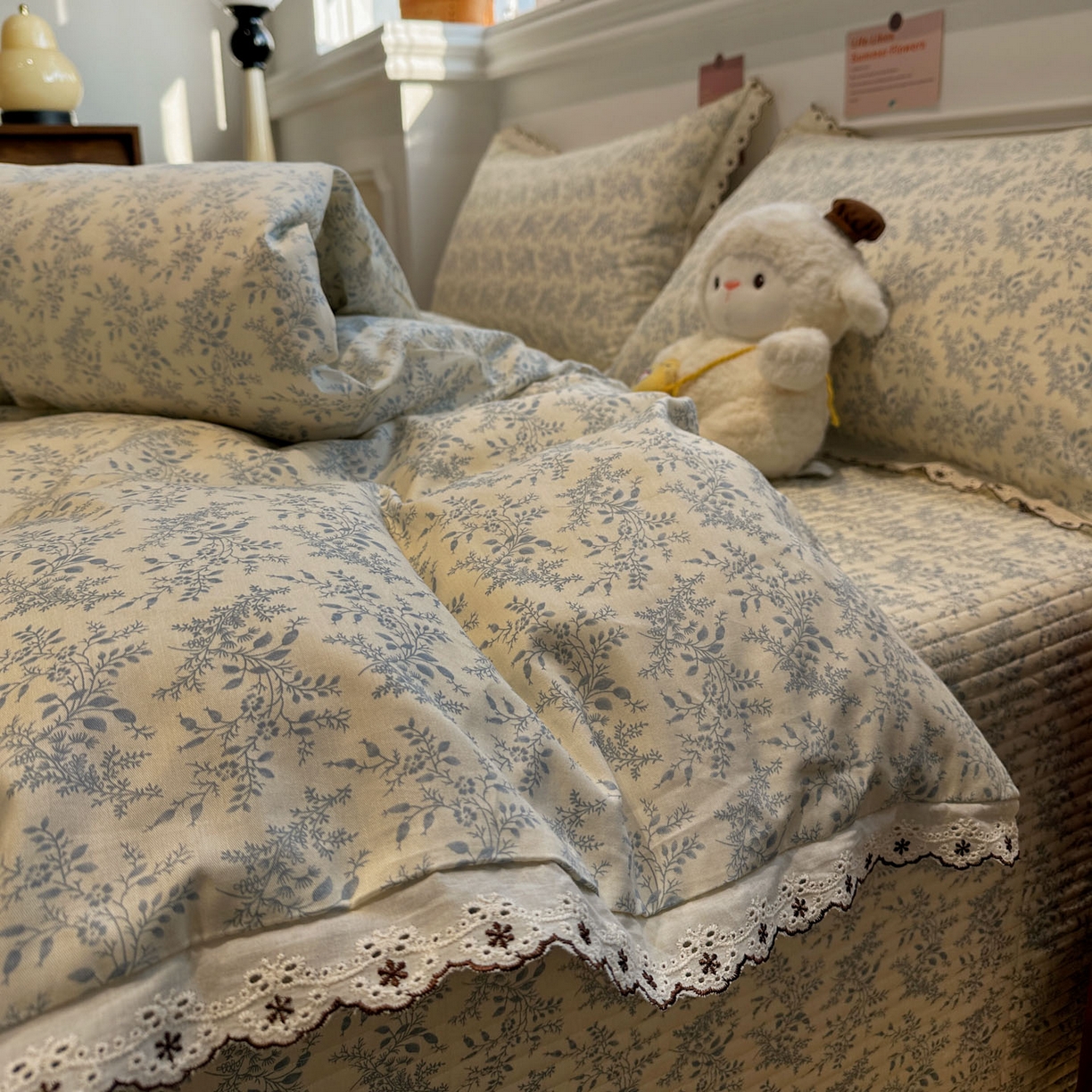 91家纺网 家纺一手货源 找家纺 橙子家居 2026新款纯棉法式复古蕾丝花边床盖四件套 枝蔓-浅蓝