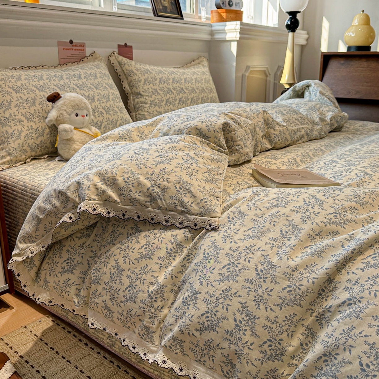 91家纺网 家纺一手货源 找家纺 橙子家居 2026新款纯棉法式复古蕾丝花边床盖四件套 枝蔓-浅蓝