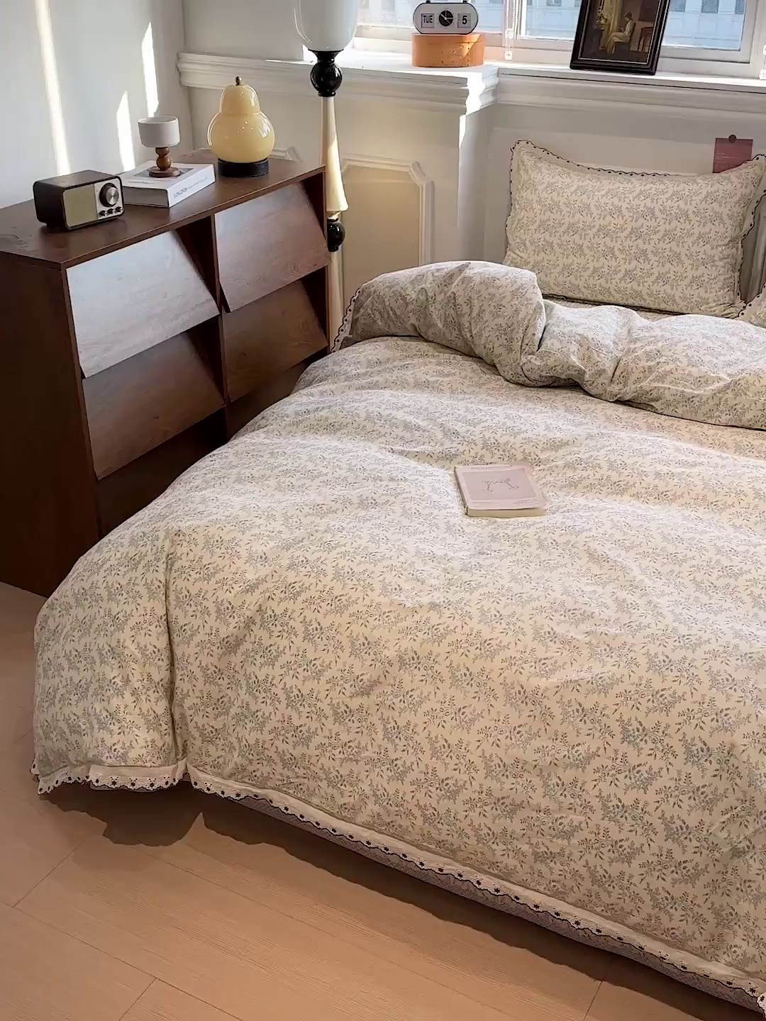 91家纺网 家纺一手货源 找家纺 橙子家居 2026新款纯棉法式复古蕾丝花边床盖四件套 枝蔓-浅蓝