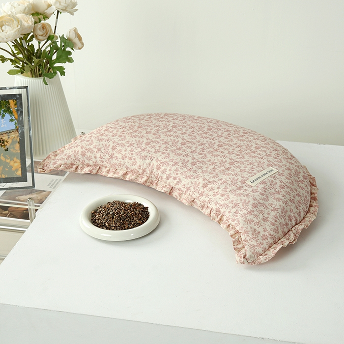 91家纺网 家纺一手货源 找家纺 （总）明星枕业 2026新款韩式花边棉麻月牙荞麦枕可拆洗月亮枕头护颈椎枕芯