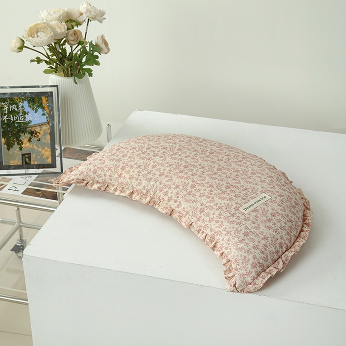 91家纺网 家纺一手货源 找家纺 明星枕业 2026新款韩式花边棉麻月牙荞麦枕可拆洗月亮枕头护颈椎枕芯 浅汐