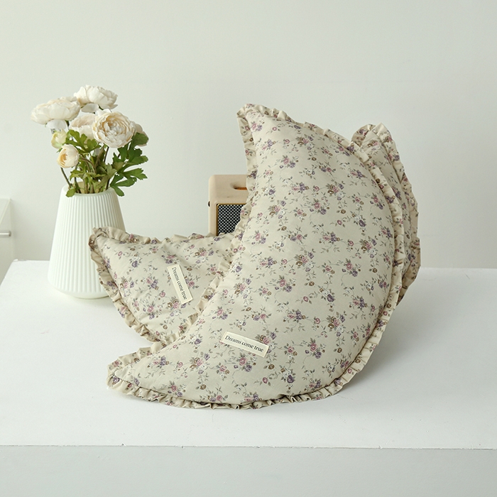 91家纺网 家纺一手货源 找家纺 明星枕业 2026新款韩式花边棉麻月牙荞麦枕可拆洗月亮枕头护颈椎枕芯 紫樱花