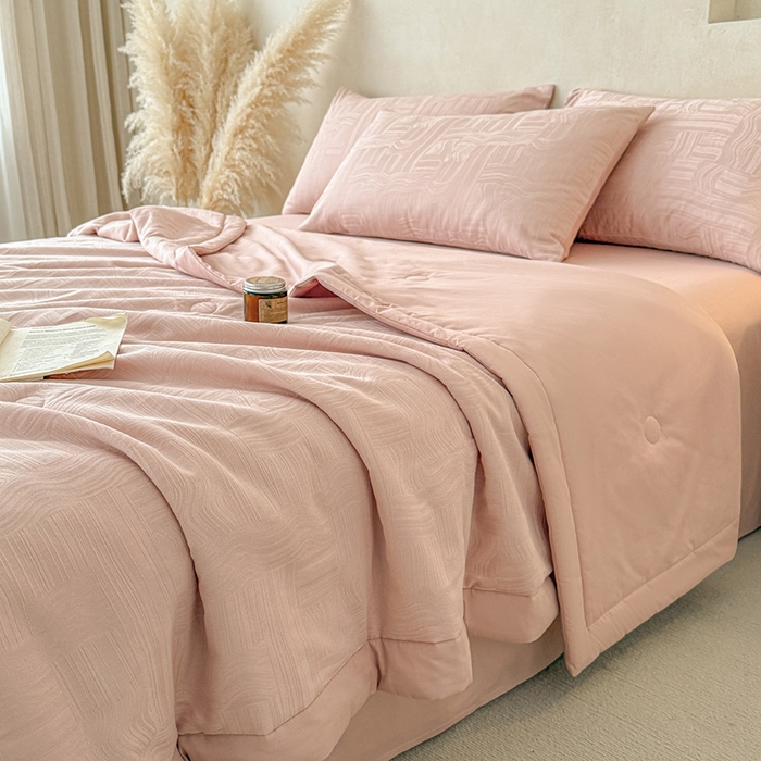 91家纺网 家纺一手货源 找家纺 （总）一加一 2026新款全棉纯棉三层纱色织提花大豆夏被四件套-云棉肌理