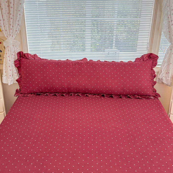 91家纺网 家纺一手货源 找家纺 爱多多家居 2026春夏花边款水洗古棉枕套长枕套 床裙-酒红波点