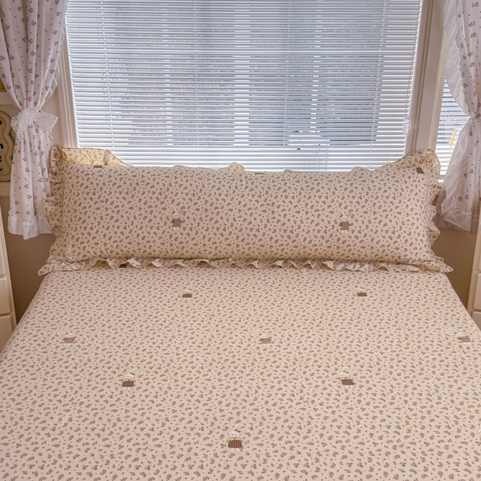 91家纺网 家纺一手货源 找家纺 爱多多家居 2026春夏花边款水洗古棉枕套长枕套 床裙-碎花小兔