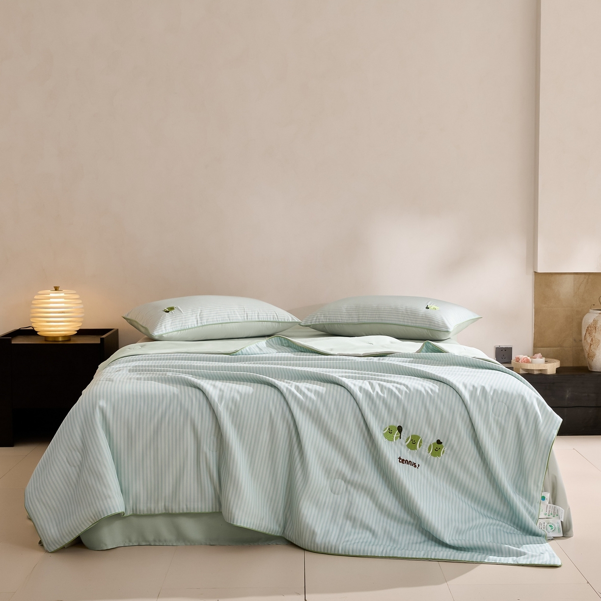 91家纺网 家纺一手货源 找家纺 （总）慕晨 2026新款天丝莱赛尔数码印加绣花高级简奢丝滑丝绸卡通款夏被四件套