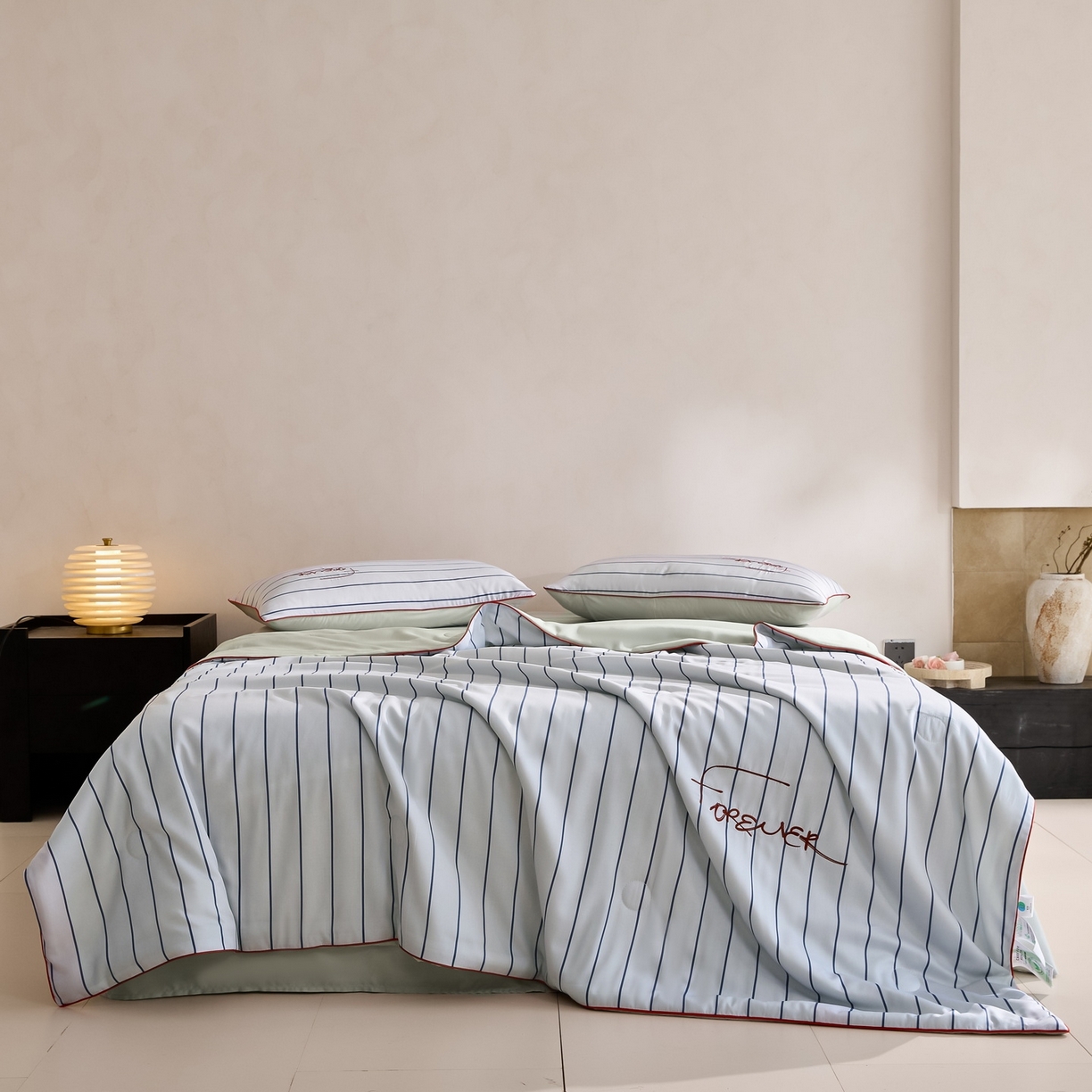 91家纺网 家纺一手货源 找家纺 慕晨 2026新款天丝莱赛尔数码印加绣花高级简奢丝滑丝绸卡通款夏被四件套 永恒