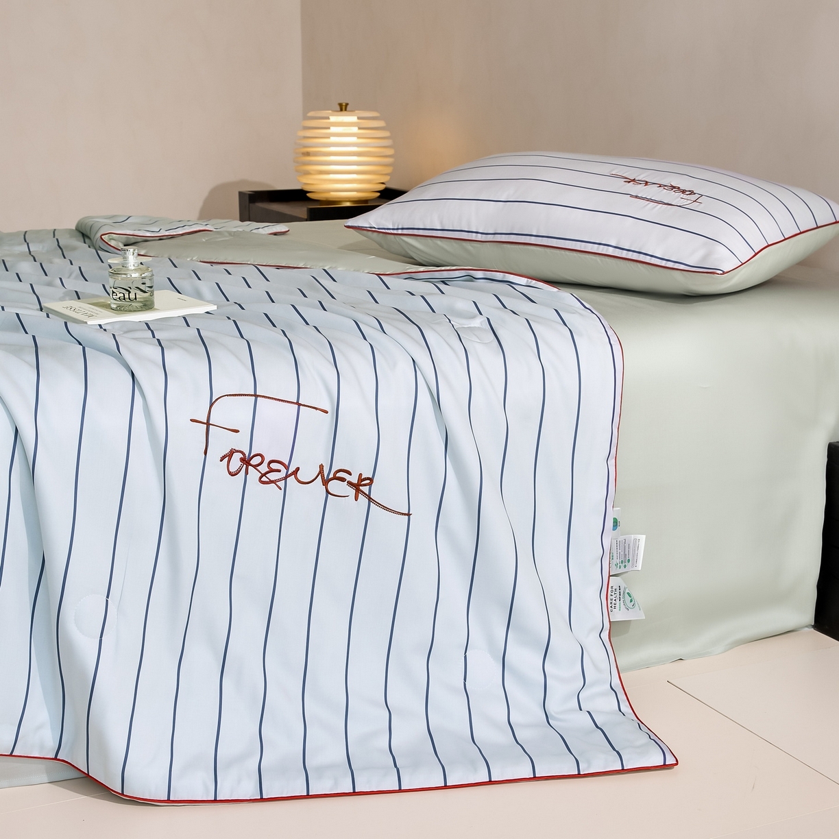 91家纺网 家纺一手货源 找家纺 慕晨 2026新款天丝莱赛尔数码印加绣花高级简奢丝滑丝绸卡通款夏被四件套 永恒