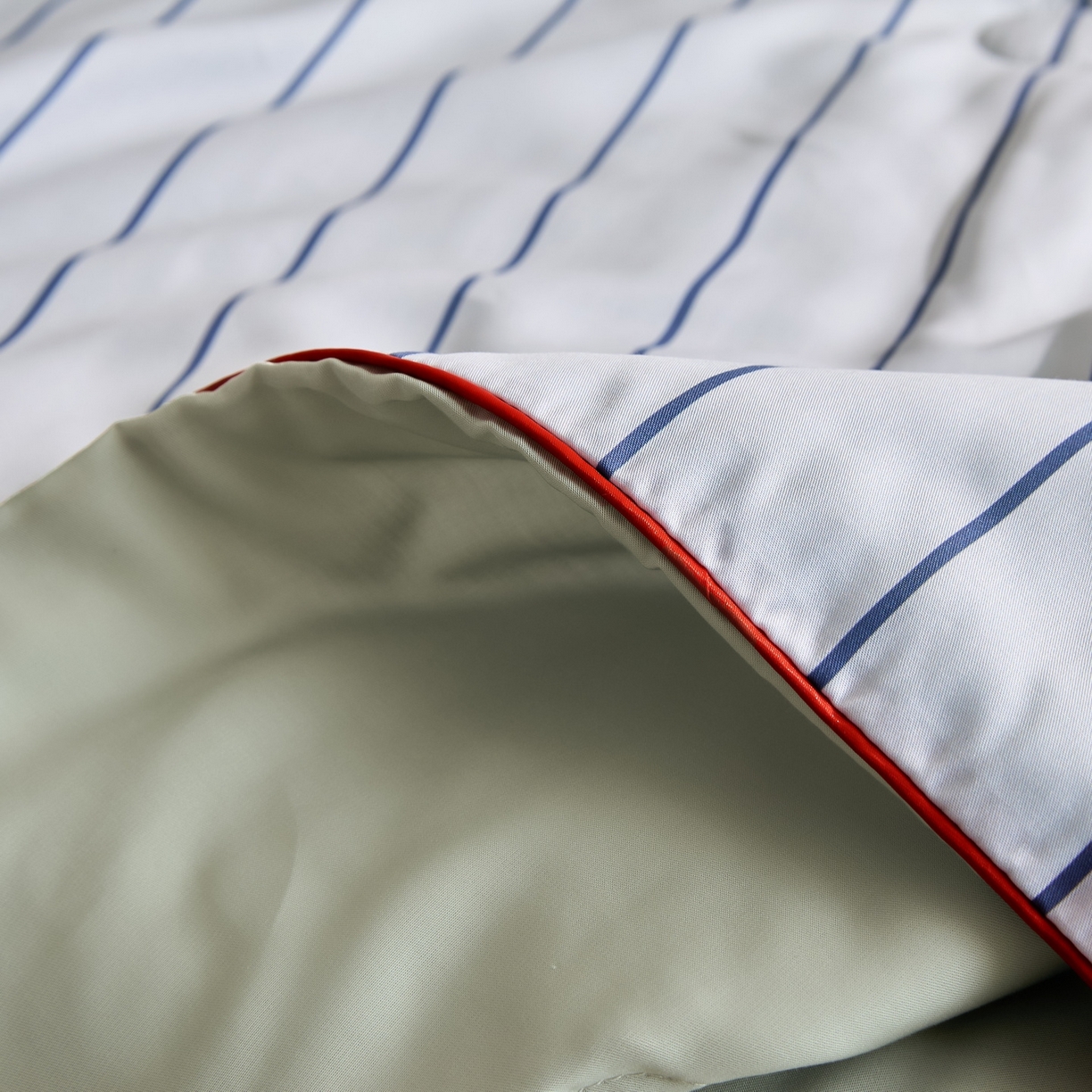 91家纺网 家纺一手货源 找家纺 慕晨 2026新款天丝莱赛尔数码印加绣花高级简奢丝滑丝绸卡通款夏被四件套 永恒