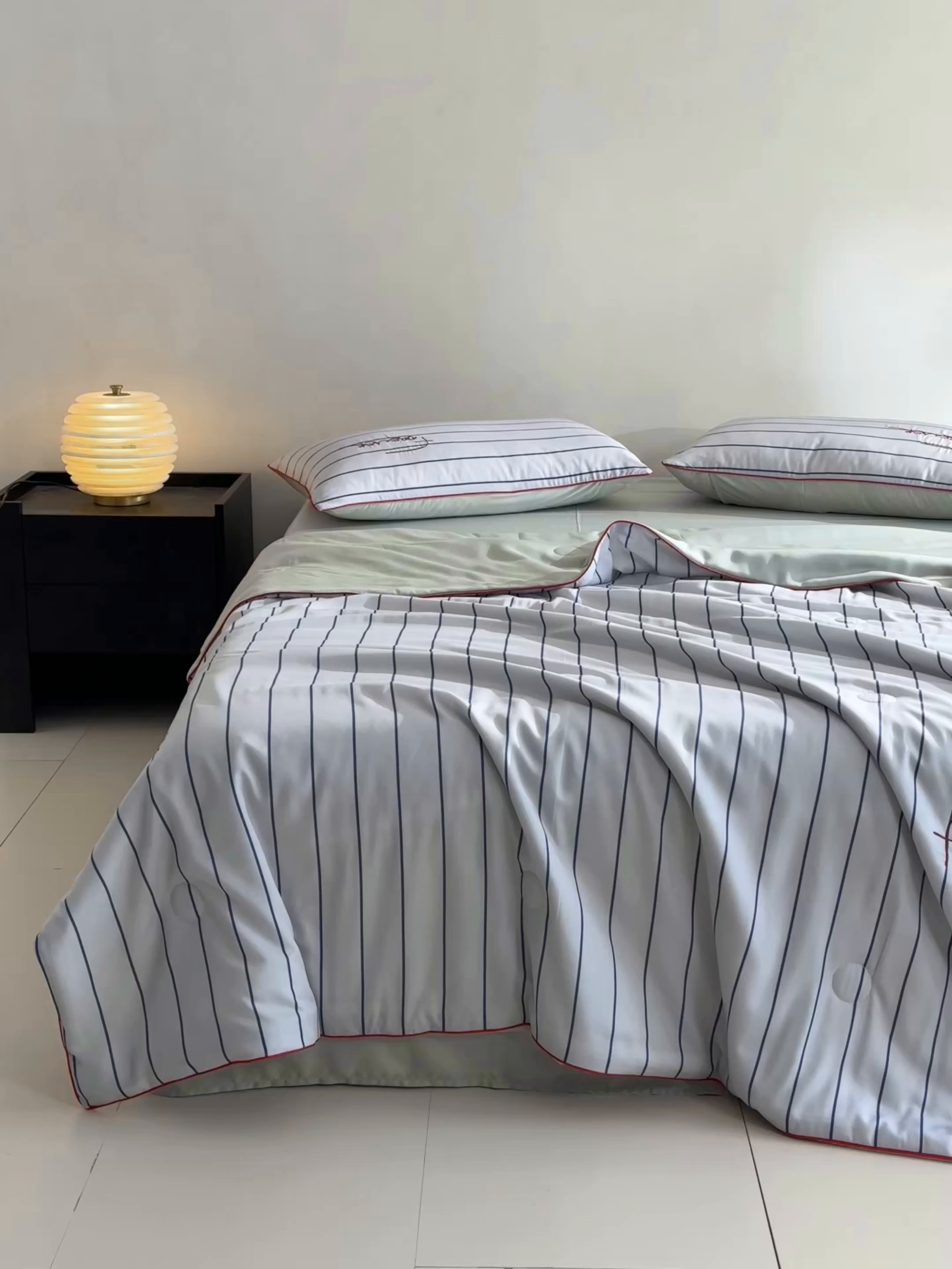 91家纺网 家纺一手货源 找家纺 慕晨 2026新款天丝莱赛尔数码印加绣花高级简奢丝滑丝绸卡通款夏被四件套 永恒