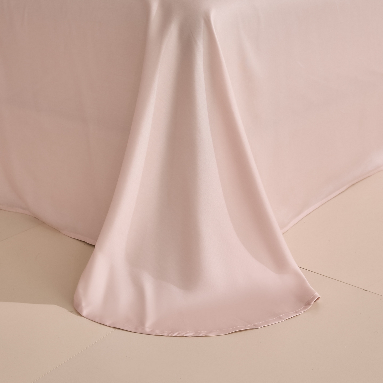 91家纺网 家纺一手货源 找家纺 （总）慕晨 2026新款天丝莱赛尔数码印加绣花高级简奢丝滑丝绸卡通款被套四件套