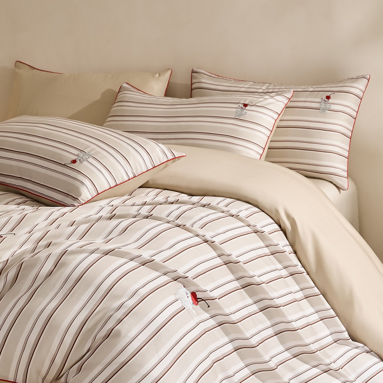 91家纺网 家纺一手货源 找家纺 （总）慕晨 2026新款天丝莱赛尔数码印加绣花高级简奢丝滑丝绸卡通款被套四件套