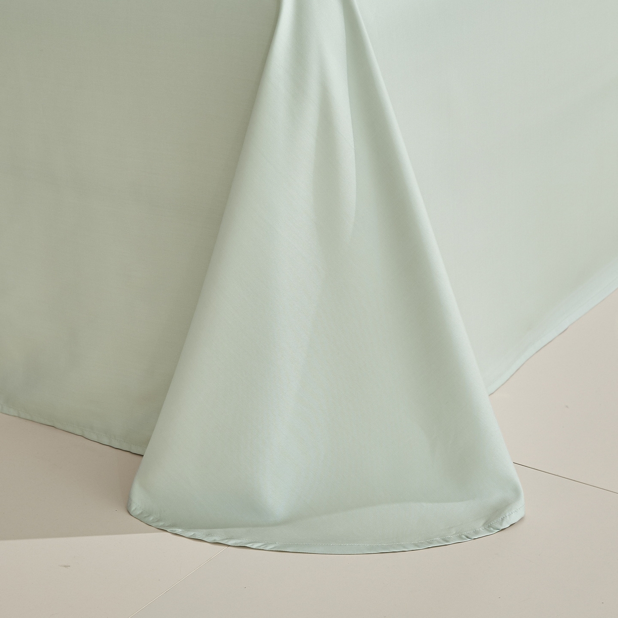 91家纺网 家纺一手货源 找家纺 慕晨 2026新款天丝莱赛尔数码印加绣花高级简奢丝滑丝绸卡通款被套四件套 球仔