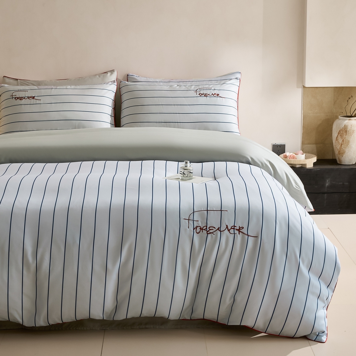 91家纺网 家纺一手货源 找家纺 慕晨 2026新款天丝莱赛尔数码印加绣花高级简奢丝滑丝绸卡通款被套四件套 永恒