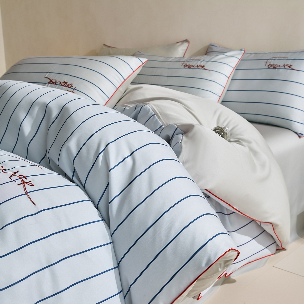 91家纺网 家纺一手货源 找家纺 慕晨 2026新款天丝莱赛尔数码印加绣花高级简奢丝滑丝绸卡通款被套四件套 永恒